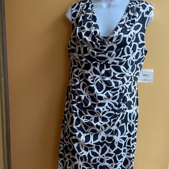 Black and white Anne Klein. Black lining. - Picture 1 of 3